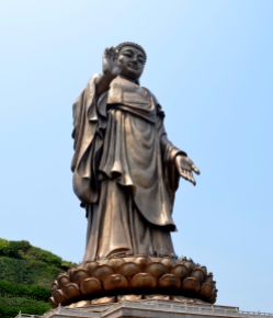 This statue stands at 88 metres high, is a bronze Sakyamuni standing Buddha outdoor, weighing over 700 tons. It was completed in the end of 1996.